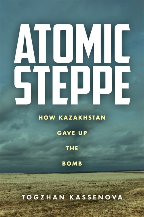 Atomic Steppe: How Kazakhstan Gave Up the Bomb (Paperback)