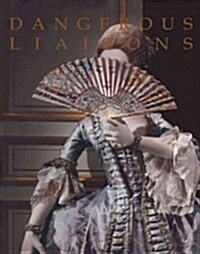 Dangerous Liaisons: Fashion and Furniture in the Eighteenth Century (Paperback)