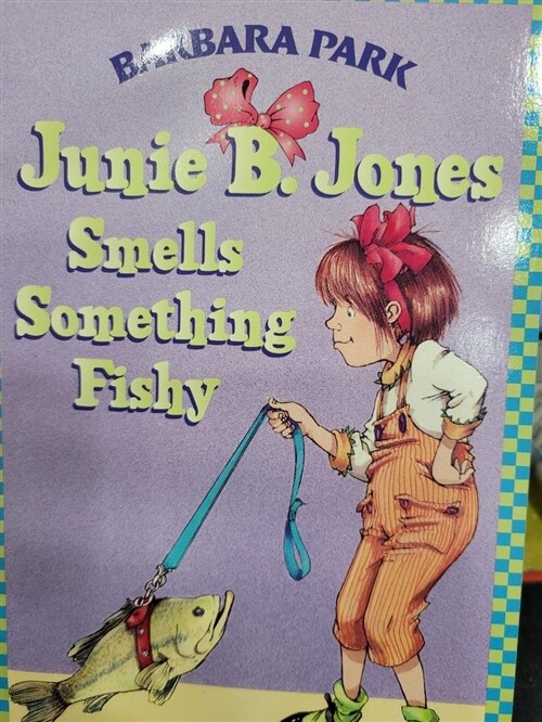 [중고] Junie B. Jones #12: Junie B. Jones Smells Something Fishy (Paperback)