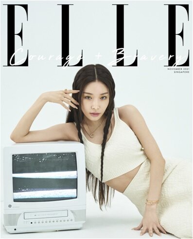 Elle (월간 싱가폴): 2021년 11월호: 청하 커버 -  A Type (화이트)