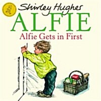 Alfie Gets in First (Paperback)