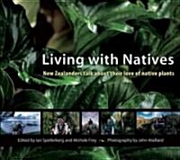 Living with Natives: New Zealanders Talk about Their Love of Native Plants (Paperback)