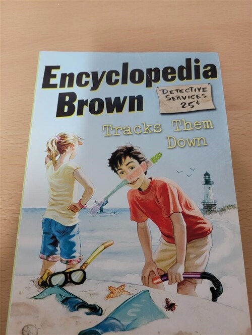 [중고] Encyclopedia Brown Tracks Them Down (Paperback)