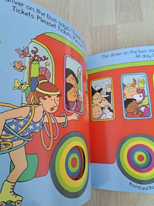 [중고] The Wheels on the Bus Go Round and Round (Paperback)