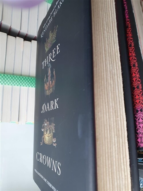 [중고] Three Dark Crowns (Hardcover, Deckle Edge)