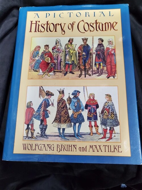 알라딘 중고 A Pictorial History Of Costume Hardcover 4384