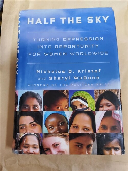 [중고] Half the Sky: Turning Oppression Into Opportunity for Women Worldwide (Hardcover, Deckle Edge)