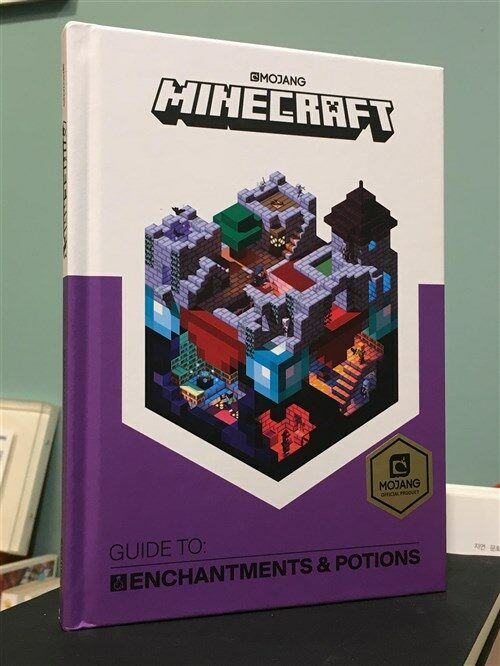 [중고] Minecraft Guide to Enchantments and Potions : An official Minecraft book from Mojang (Hardcover)