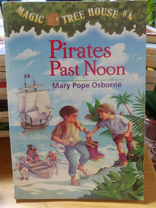 [중고] Magic Tree House #4 : Pirates Past Noon (Paperback)
