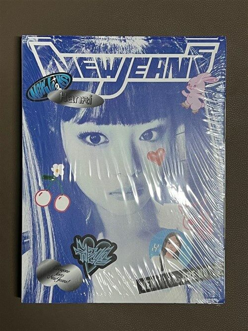 알라딘: [중고] 뉴진스 - NewJeans 1st EP 'New Jeans' Bag [Bluebook ver.][버전 6종 중  랜덤발송]