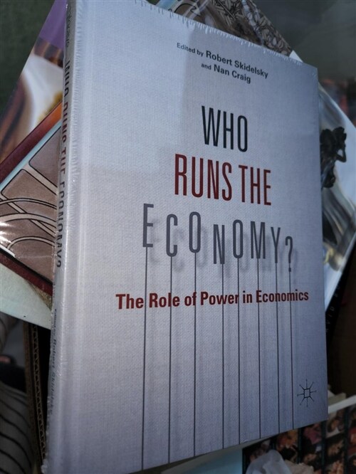 [중고] Who Runs the Economy? : The Role of Power in Economics (Hardcover)