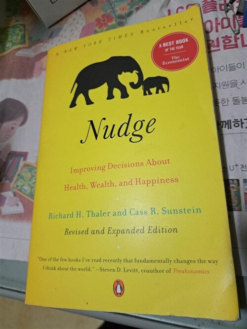 [중고] Nudge: Improving Decisions about Health, Wealth, and Happiness (Paperback)