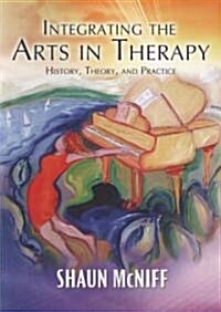 Integrating the Arts in Therapy (Paperback)