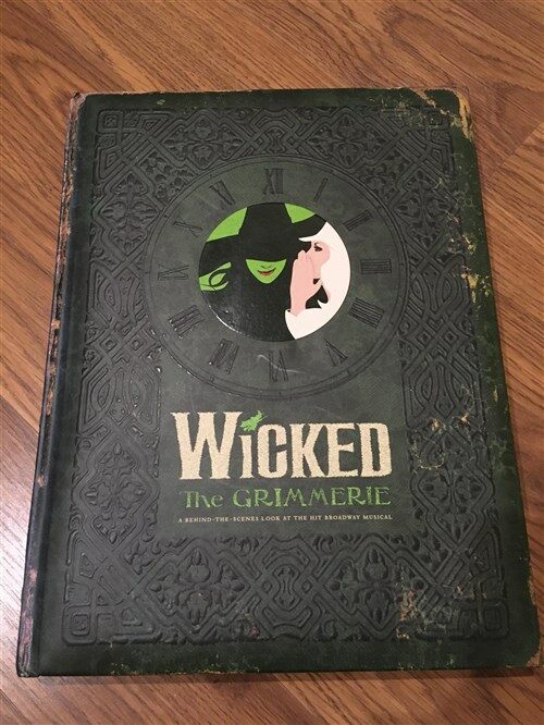 [중고] Wicked: The Grimmerie, a Behind-The-Scenes Look at the Hit Broadway Musical (Hardcover)