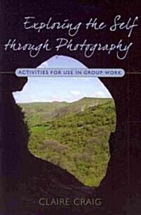 Exploring the Self Through Photography : Activities for Use in Group Work (Paperback)