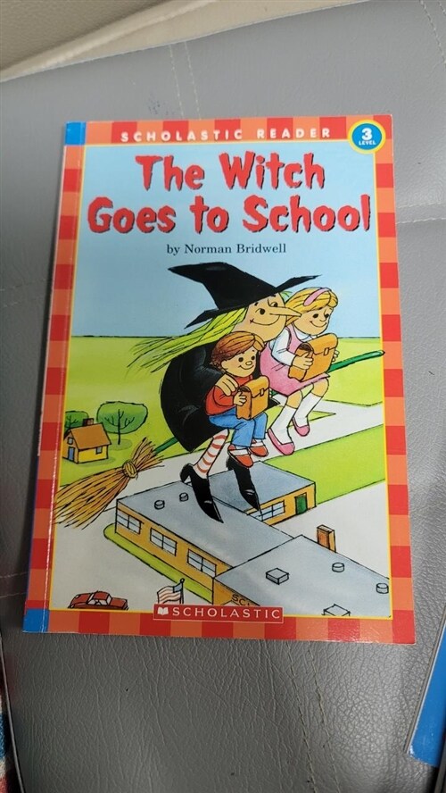[중고] The Witch Goes to School (Paperback)
