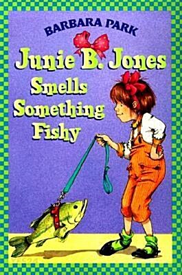 [중고] Junie B. Jones #12: Junie B. Jones Smells Something Fishy (Paperback)