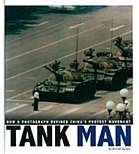 Tank Man: How a Photograph Defined Chinas Protest Movement (Library Binding)