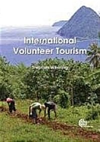 International Volunteer Tourism : Integrating Travellers and Communities (Hardcover)