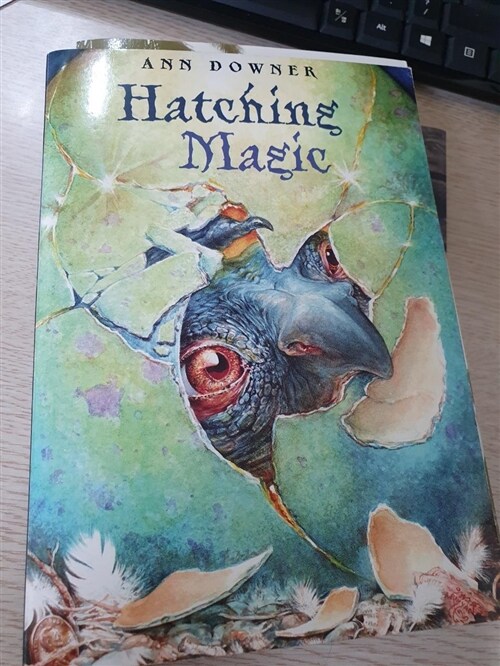 [중고] Hatching Magic (Paperback, Reprint)