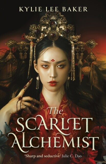 The Scarlet Alchemist : A dazzling enemies-to-lovers dark fantasy! (Paperback)