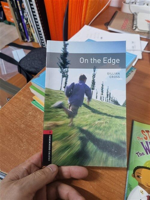 [중고] Oxford Bookworms Library Level 3 : On the Edge (Paperback, 3rd Edition)