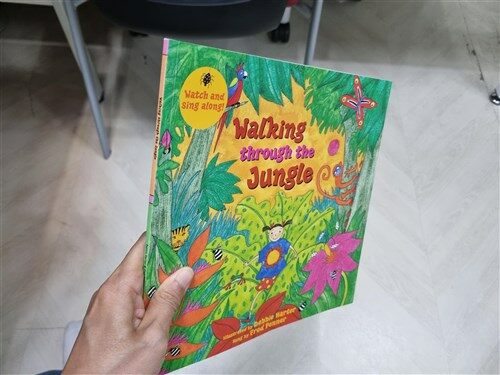 [중고] 노부영 세이펜 Walking Through the Jungle (Paperback)