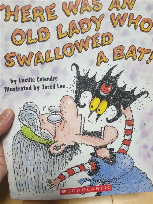 [중고] There Was an Old Lady Who Swallowed a Bat! (Paperback)