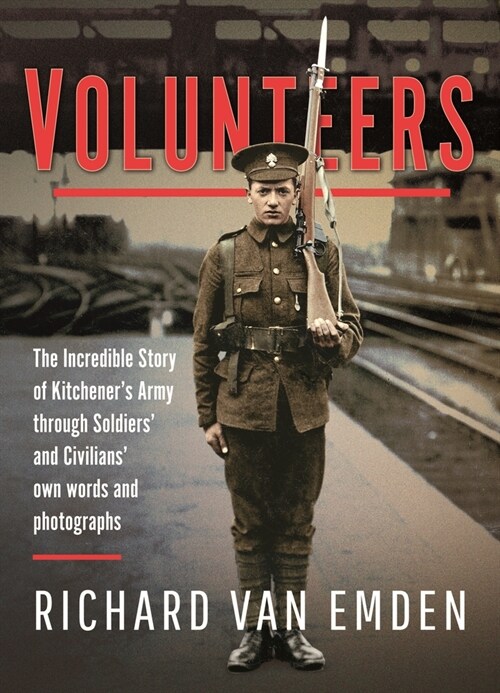 Volunteers : The Incredible Story of Kitcheners Army Through Soldiers and Civilians Own Words and Photographs (Hardcover)