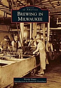 Brewing in Milwaukee (Paperback)