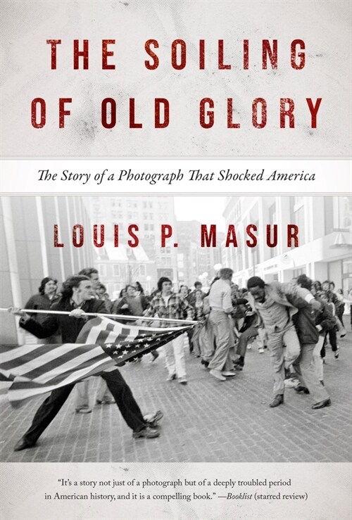 The Soiling of Old Glory: The Story of a Photograph That Shocked America (Paperback, 2)