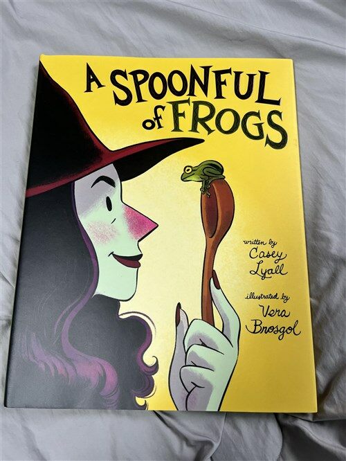 [중고] A Spoonful of Frogs: A Halloween Book for Kids (Hardcover)