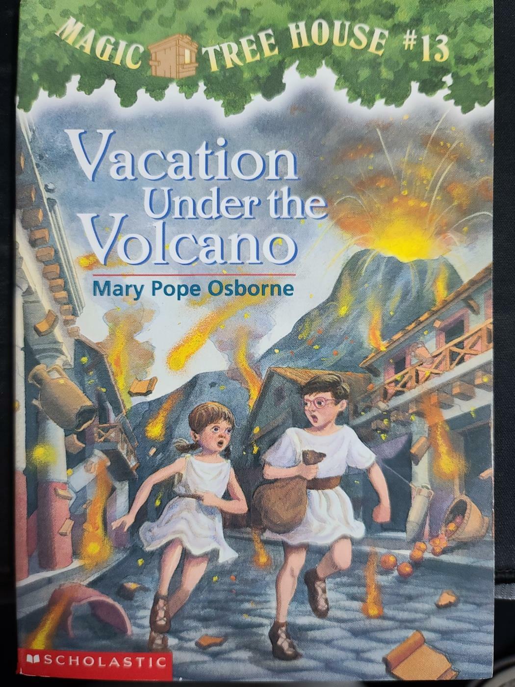 [중고] Magic Tree House #13 : Vacation Under the Volcano (Paperback)