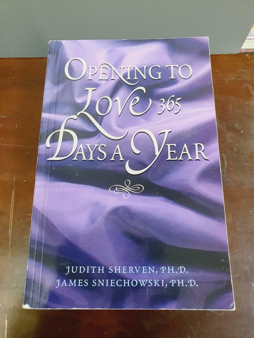 [중고] Opening to Love 365 Days a Year (Paperback)