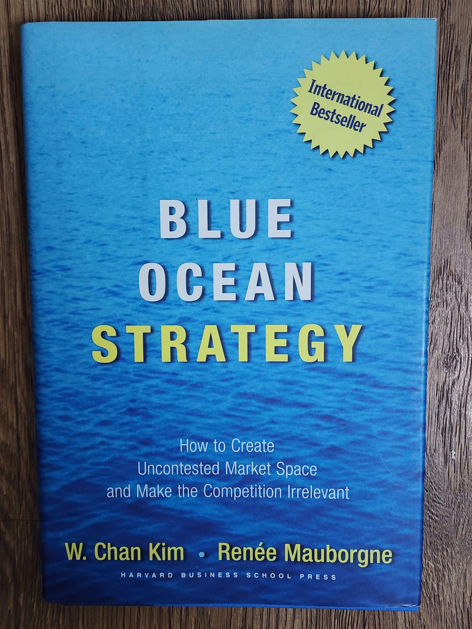 [중고] Blue Ocean Strategy, Expanded Edition: How to Create Uncontested Market Space and Make the Competition Irrelevant (Hardcover, Revised)