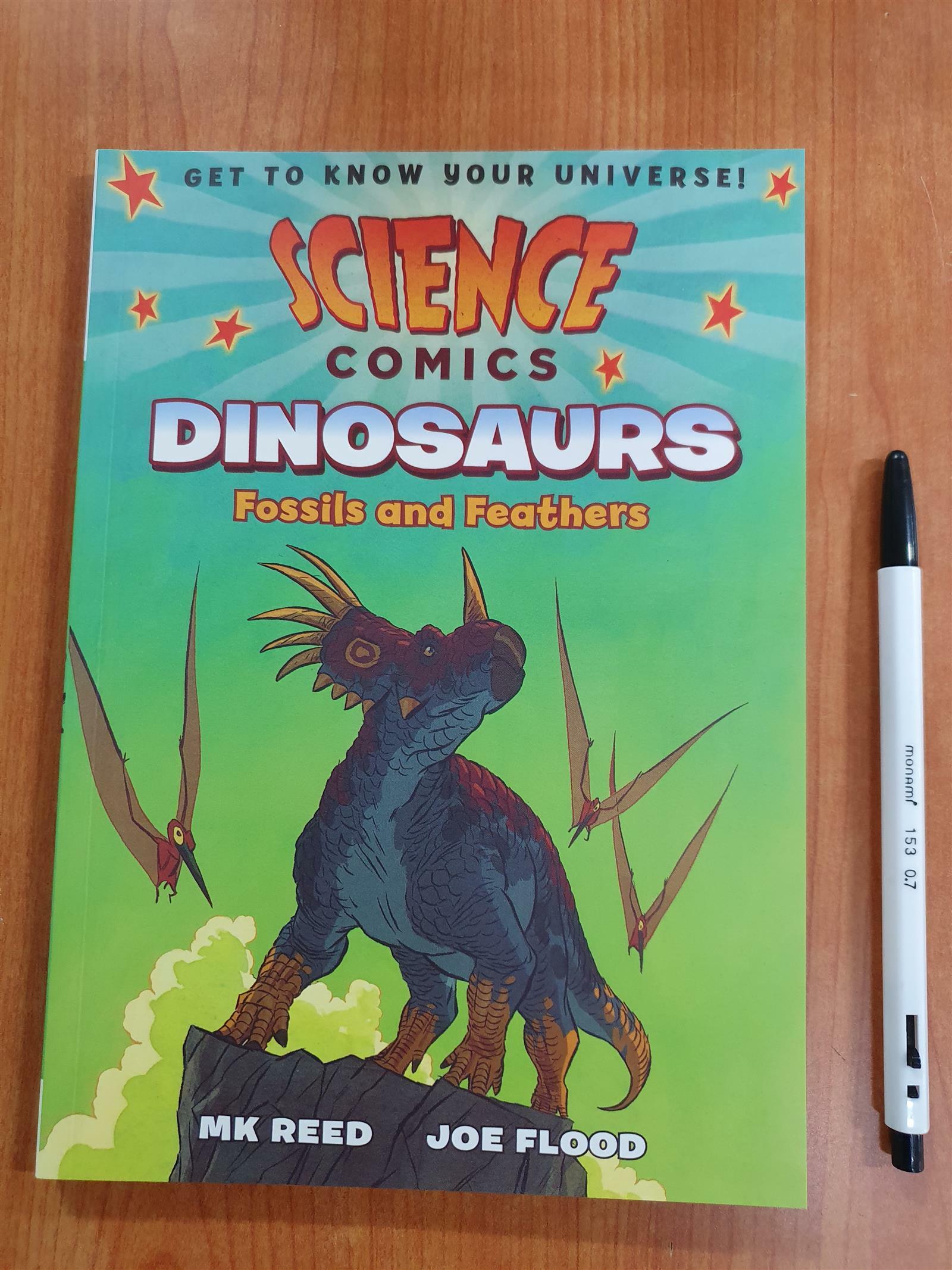 [중고] Science Comics: Dinosaurs: Fossils and Feathers (Paperback)