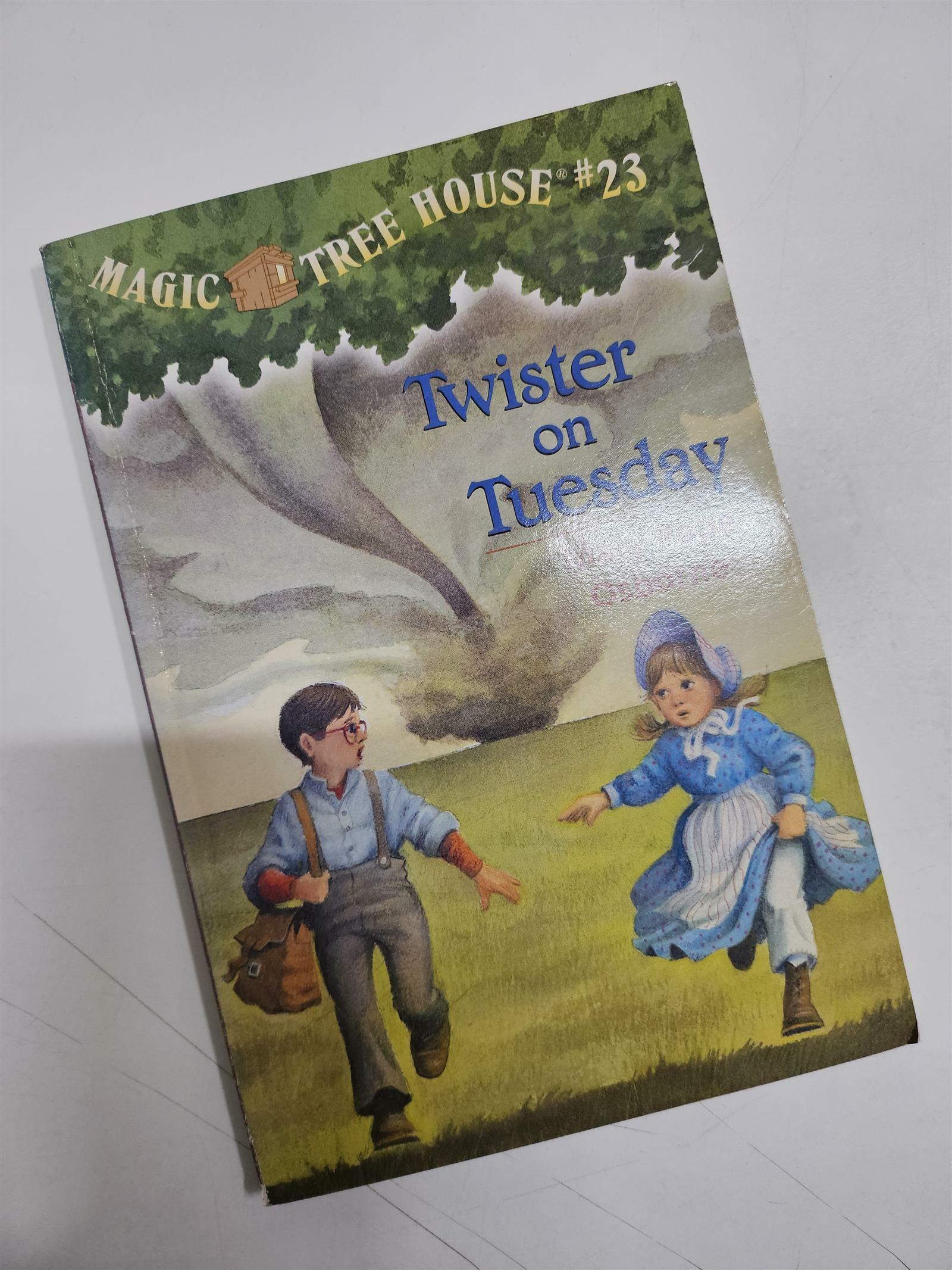[중고] Magic Tree House #23 : Twister on Tuesday (Paperback)