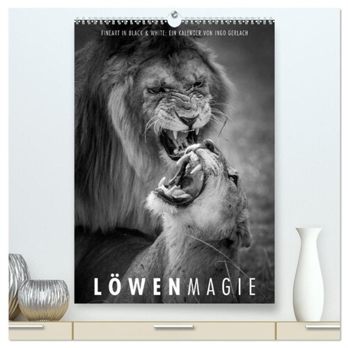 FineArt in Black and White: Lowenmagie (hochwertiger Premium Wandkalender 2024 DIN A2 hoch), Kunstdruck in Hochglanz (Calendar)