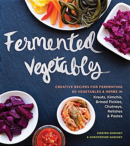Fermented Vegetables: Creative Recipes for Fermenting 64 Vegetables & Herbs in Krauts, Kimchis, Brined Pickles, Chutneys, Relishes & Pastes (Paperback)
