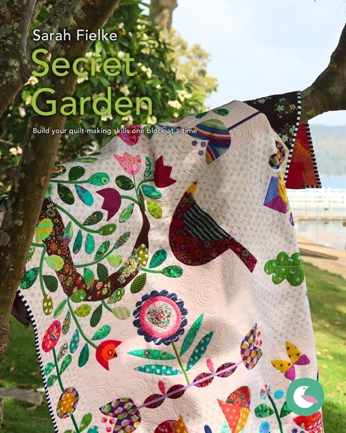 The Secret Garden Quilt Pattern and Videos: Build your quilt-making skills one step at a time (Paperback)