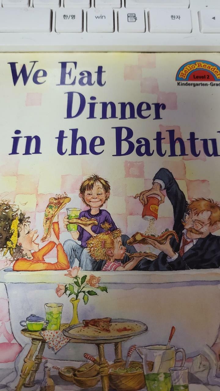 [중고] We Eat Dinner in the Bathtub (Paperback)