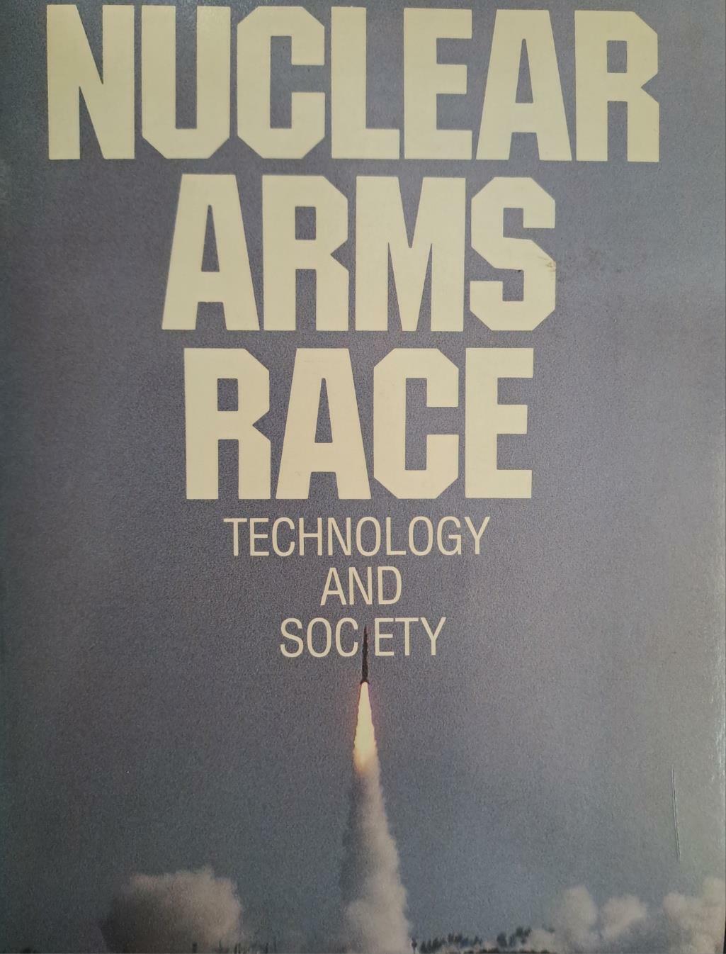 [중고] Nuclear Arms Race: Technology and Society (Paperback)