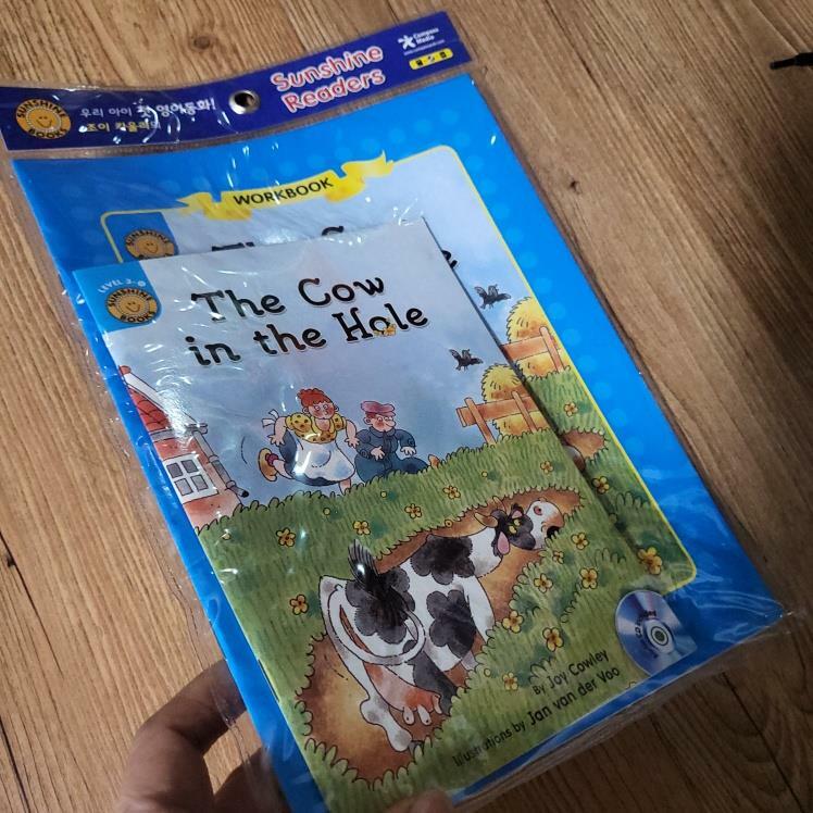 [중고] Sunshine Readers Level 3 : The Cow in the Hole (Paperback + Audio CD + Workbook)