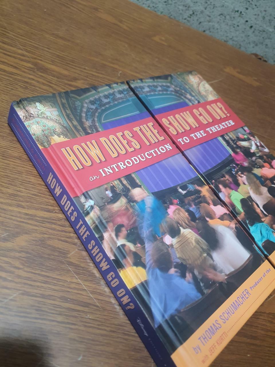 [중고] How Does the Show Go On? (Hardcover)