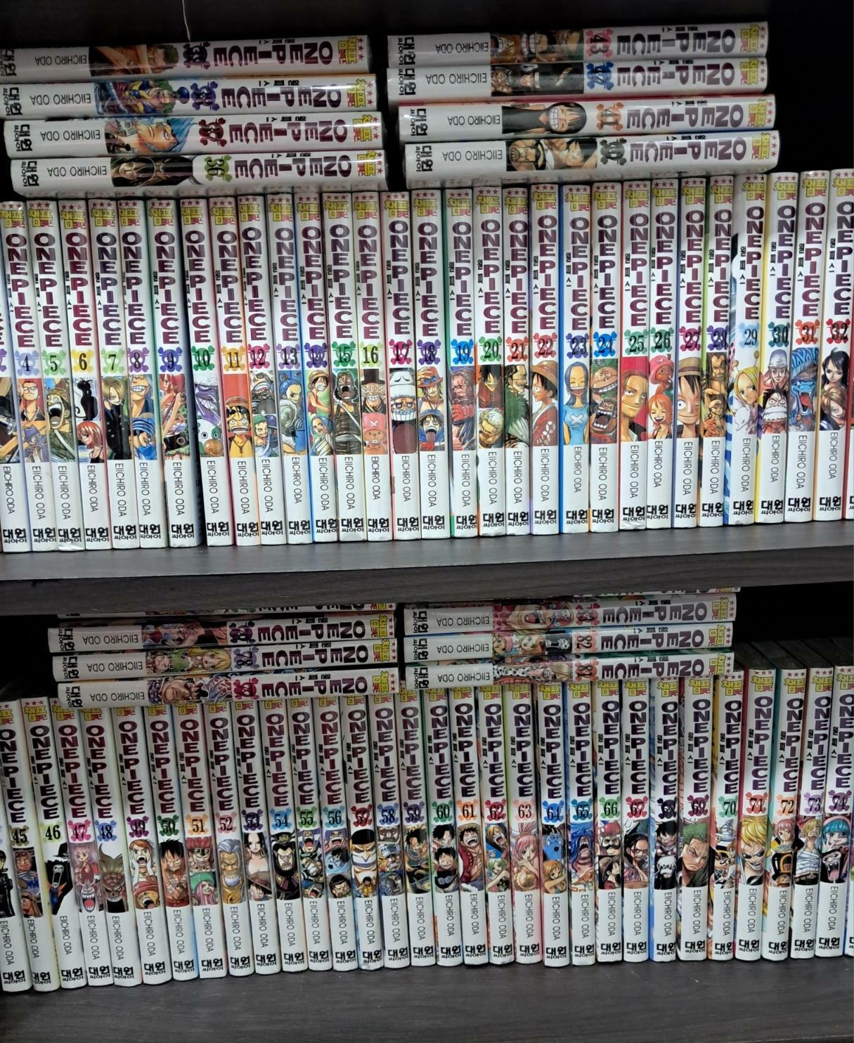 [중고] 원피스 ONE PIECE 시리즈 1-84권 세트(1권만 비닐 뜯고 83권 모두 비닐 안 뜯음))