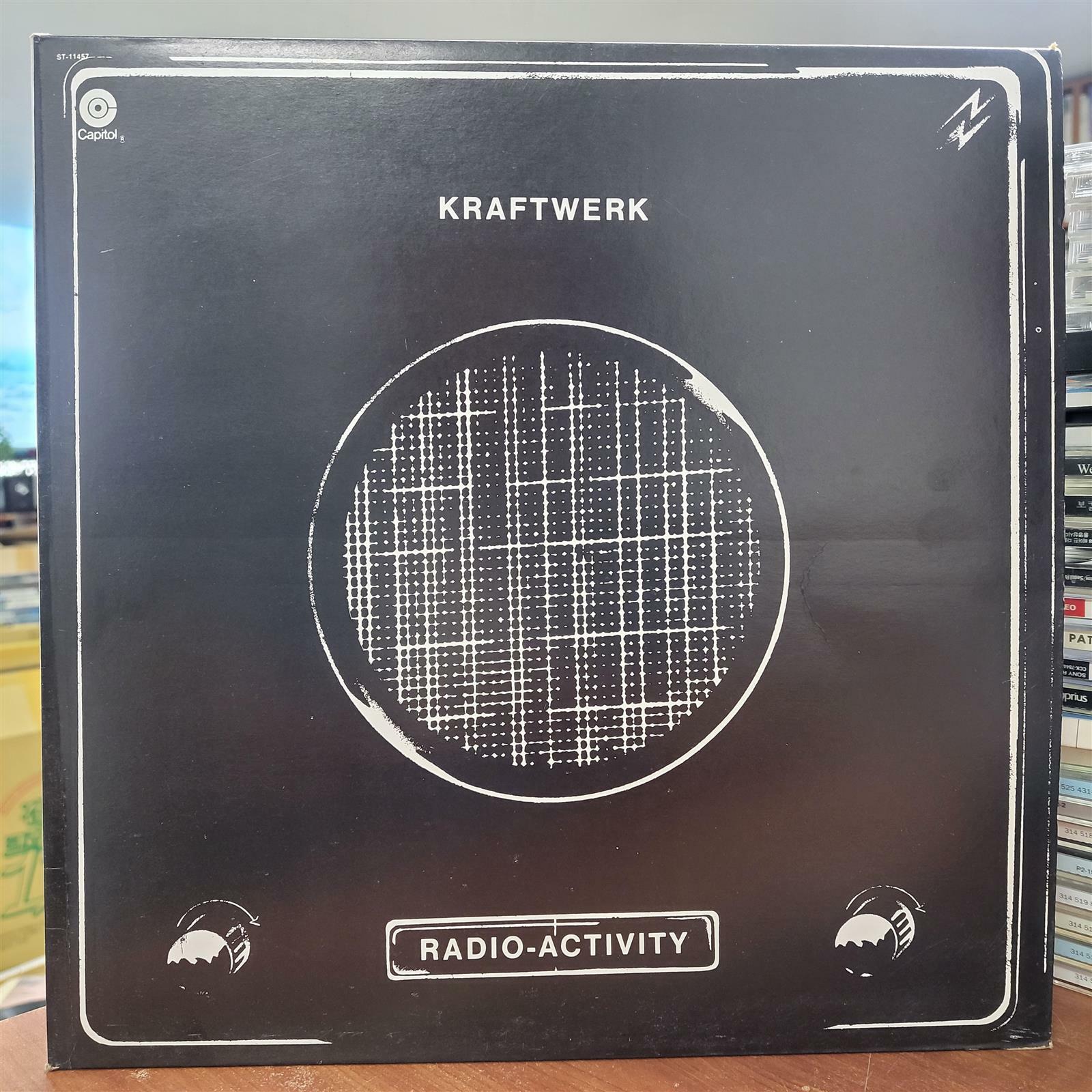 [중고] [LP] [LP] Kraftwerk - Radio Activity ...*음반EX+