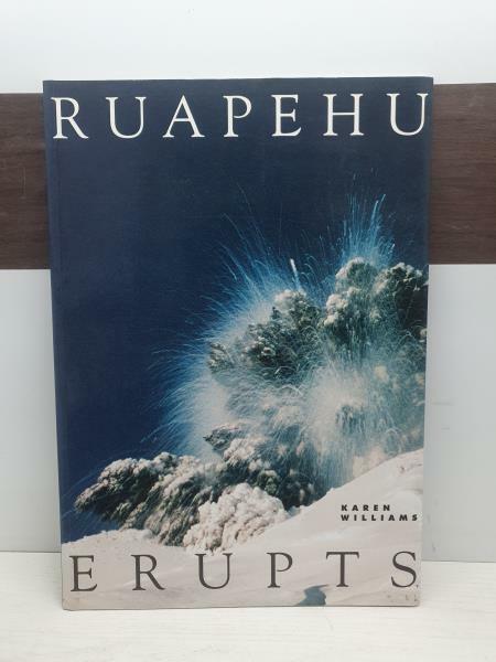 [중고] Ruapehu Erupts Paperback – January 1, 1996