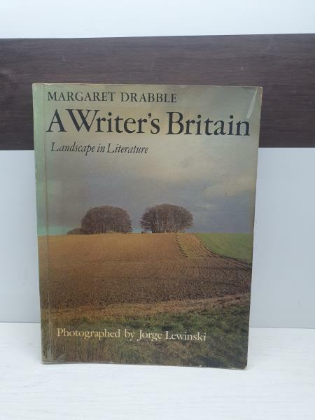 [중고] A Writer‘s Britain: Landscape in Literature Paperback – January 1, 1987