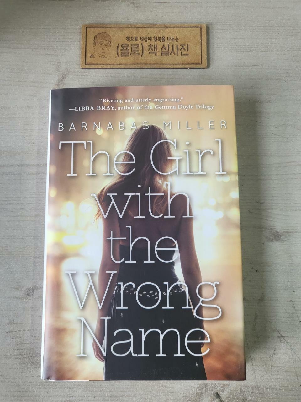 [중고] The Girl With the Wrong Name (Hardcover)