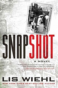 Snapshot (Hardcover, Large Print)